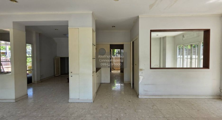 For sale 3 bedrooms house in Taling Chan, Bangkok