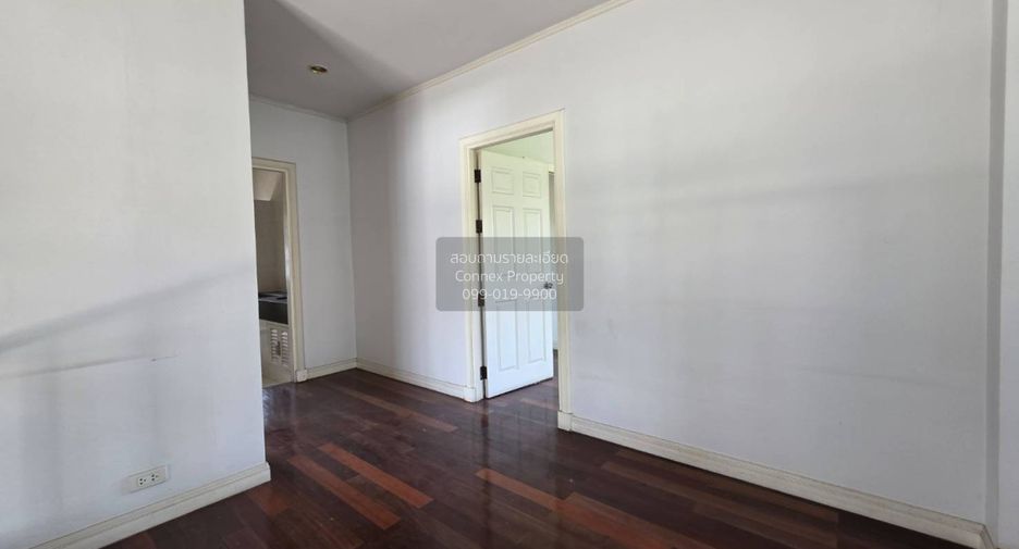 For sale 3 bedrooms house in Taling Chan, Bangkok