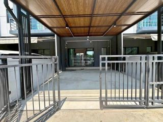 For sale 4 bedrooms townhouse in Prawet, Bangkok