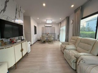 出售 4 卧室 独立屋 在 Mueang Pathum Thani, Pathum Thani