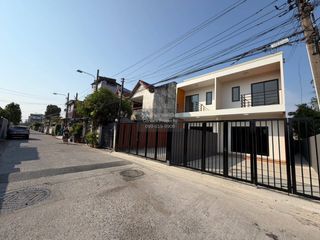 For sale 3 bedrooms house in Mueang Samut Prakan, Samut Prakan