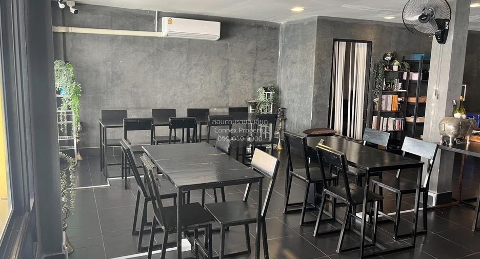 Local comercial en venta de 2 habitaciones en Chatuchak, Bangkok