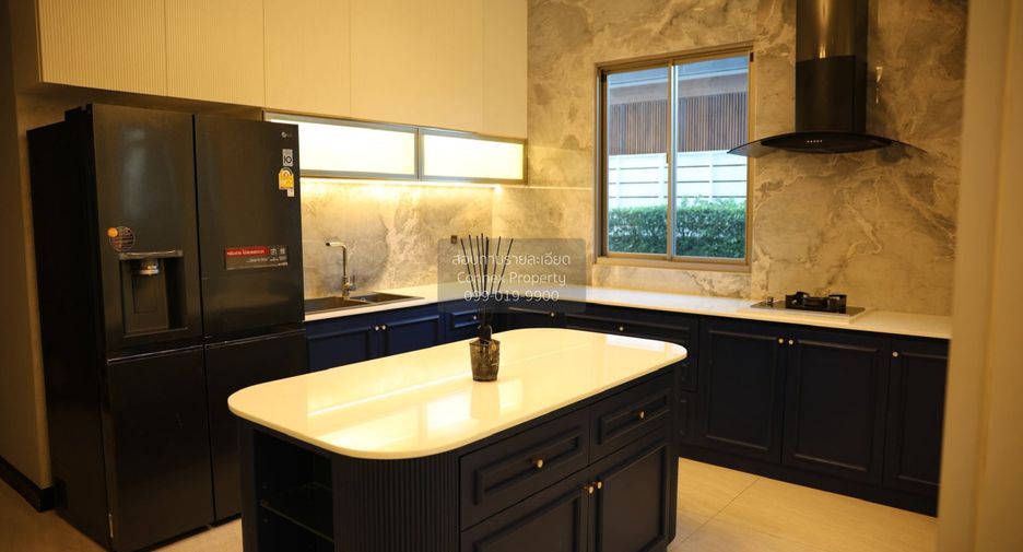 For sale 5 bedrooms house in Lat Krabang, Bangkok