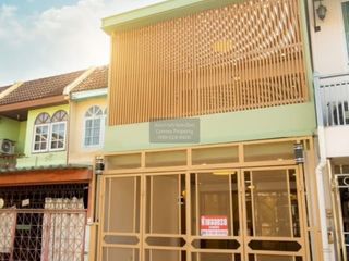 For sale 2 bedrooms townhouse in Wang Thonglang, Bangkok