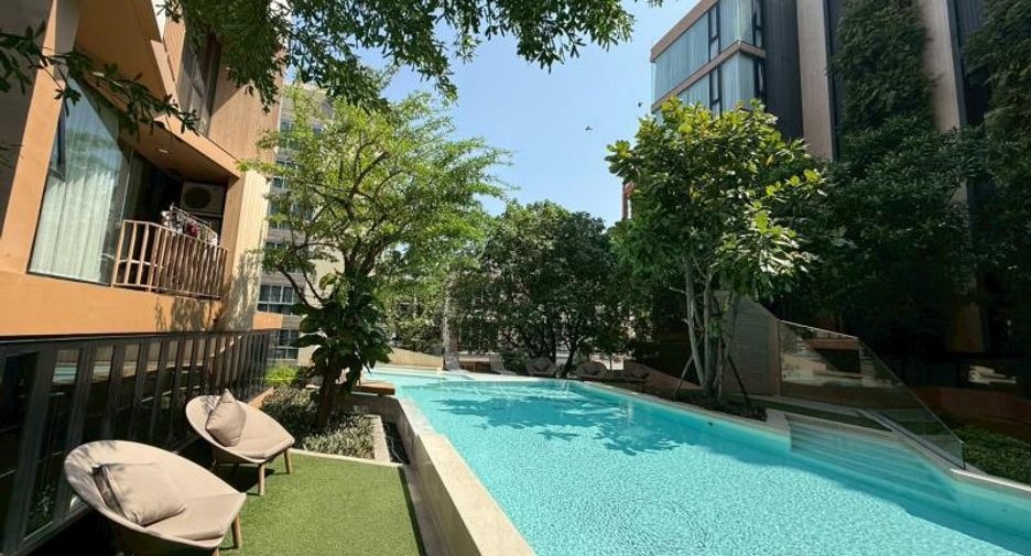 For sale 1 bed condo in Phra Khanong, Bangkok