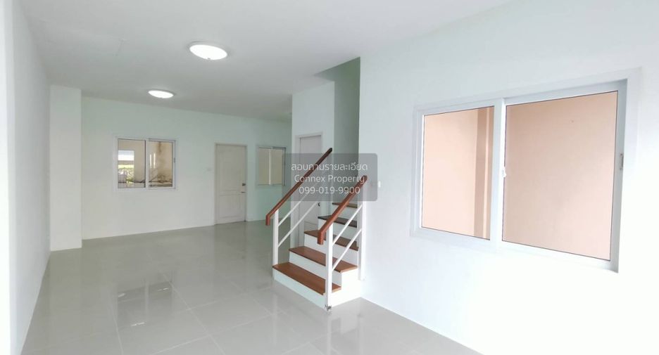 Casa adosada en venta de 3 habitaciones en Phutthamonthon, Nakhon Pathom
