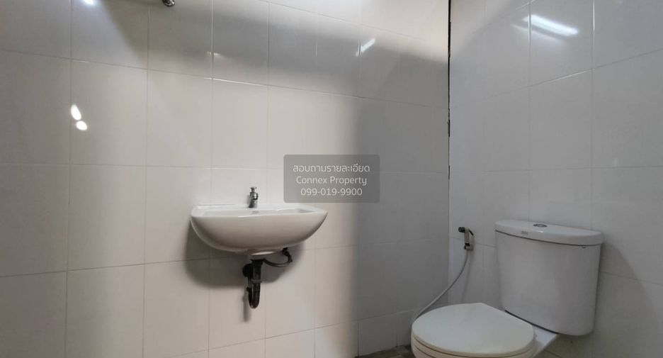 Casa adosada en venta de 3 habitaciones en Phutthamonthon, Nakhon Pathom
