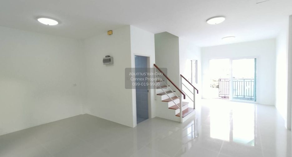 Casa adosada en venta de 3 habitaciones en Phutthamonthon, Nakhon Pathom