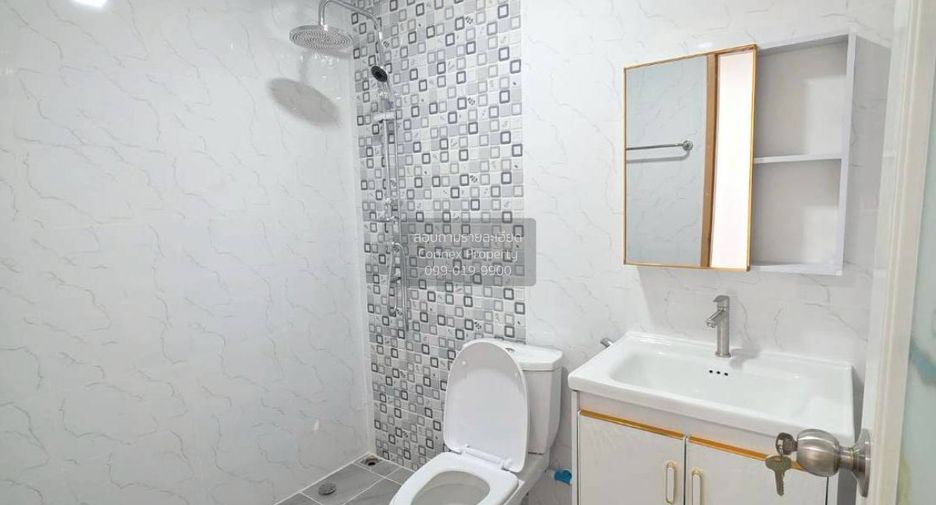 For sale 2 bedrooms townhouse in Khlong Sam Wa, Bangkok