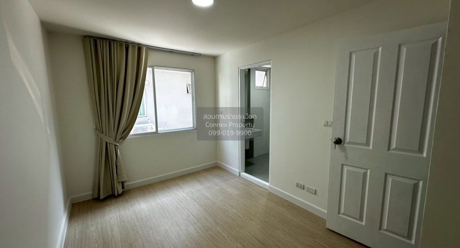 For sale 3 bedrooms townhouse in Lat Phrao, Bangkok