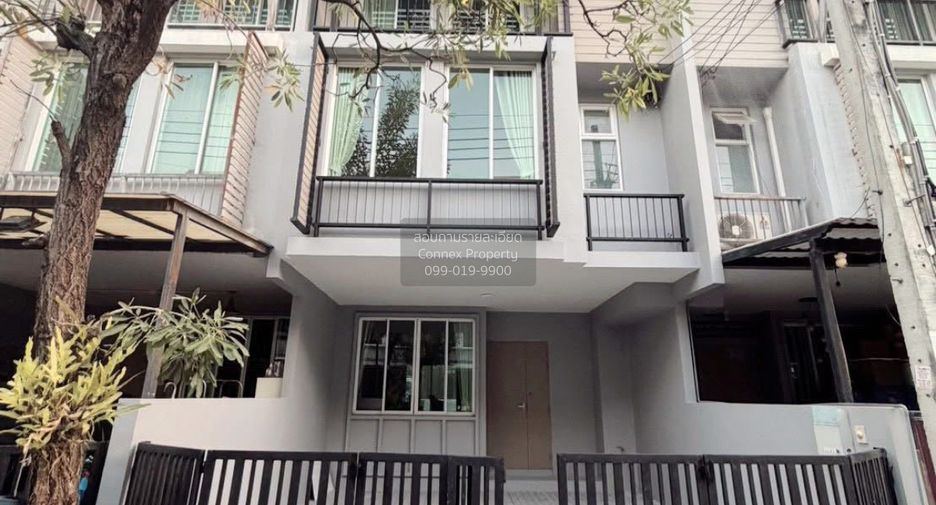 For sale 3 bedrooms townhouse in Lat Phrao, Bangkok