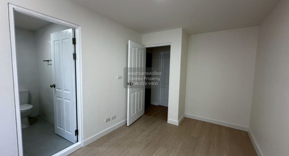 For sale 3 bedrooms townhouse in Lat Phrao, Bangkok