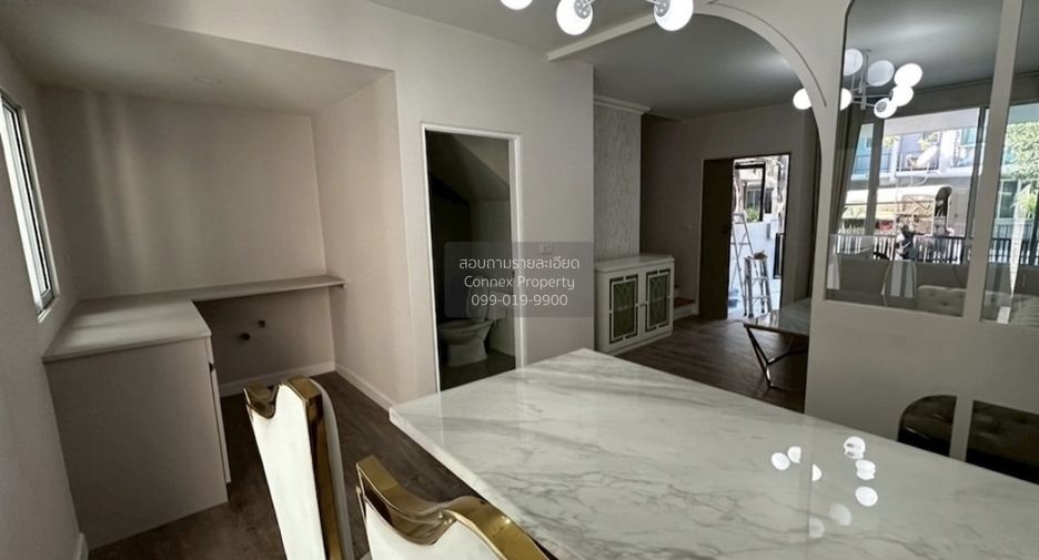 For sale 3 bedrooms townhouse in Lat Phrao, Bangkok