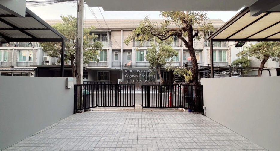 For sale 3 bedrooms townhouse in Lat Phrao, Bangkok