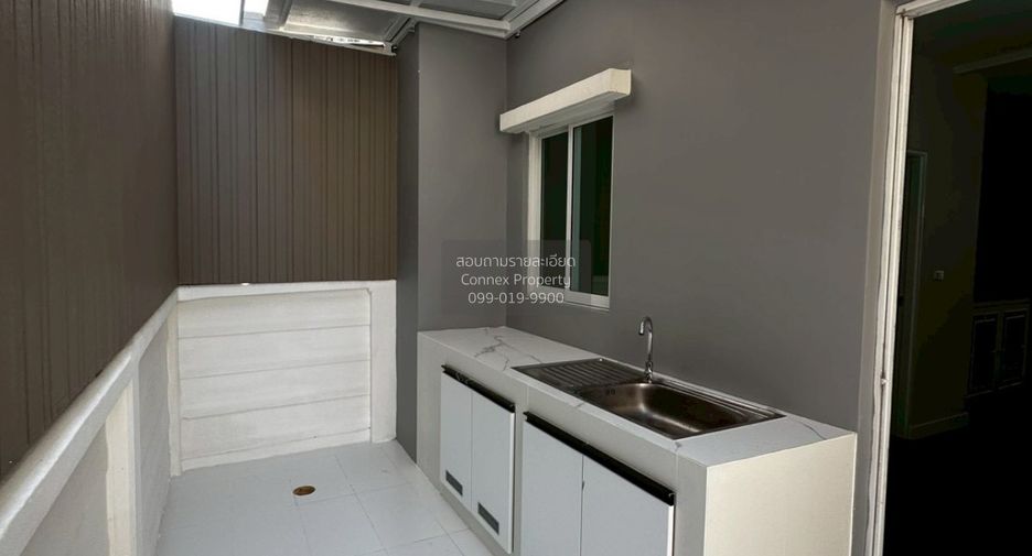For sale 3 bedrooms townhouse in Lat Phrao, Bangkok
