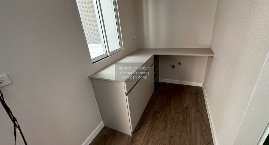 For sale 3 bedrooms townhouse in Lat Phrao, Bangkok