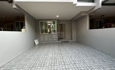 Продажа 3 спальни таунхаус в Лат Пхрао, Бангкок