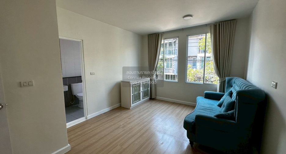 For sale 3 bedrooms townhouse in Lat Phrao, Bangkok