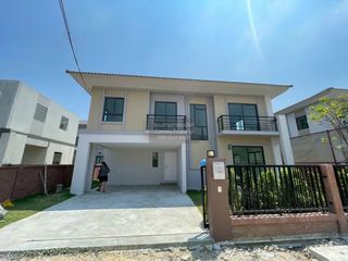 Casa en alquiler de 4 habitaciones en Bang Phli, Samut Prakan