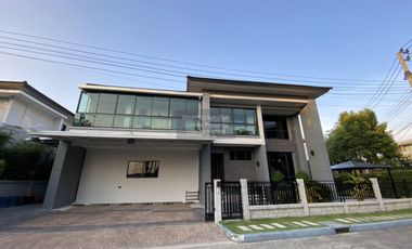 Haus zur Miete mit 8 Zimmer in Prawet, Bangkok