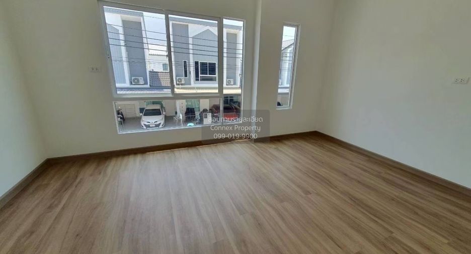 For rent 3 bedrooms townhouse in Bang Phli, Samut Prakan