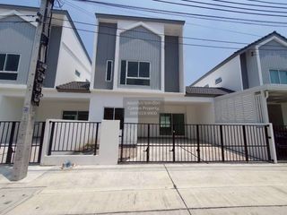 À louer 3 chambres maison de ville à Bang Phli, Samut Prakan