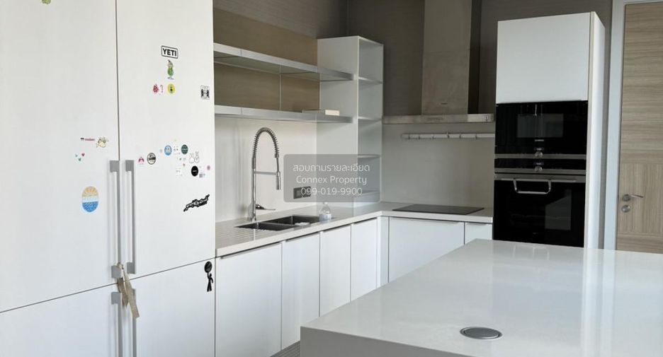 For rent 2 bedrooms condo in Pathum Wan, Bangkok