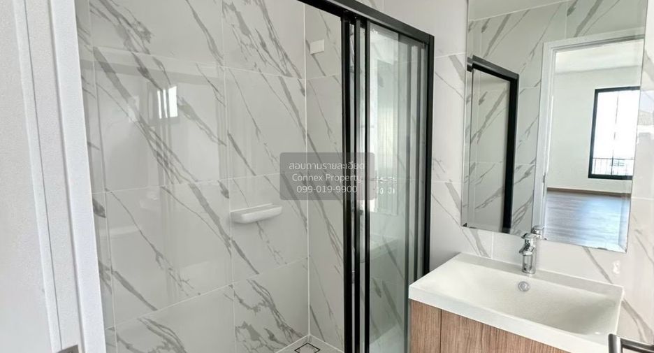 For rent 3 bedrooms townhouse in Bang Khae, Bangkok