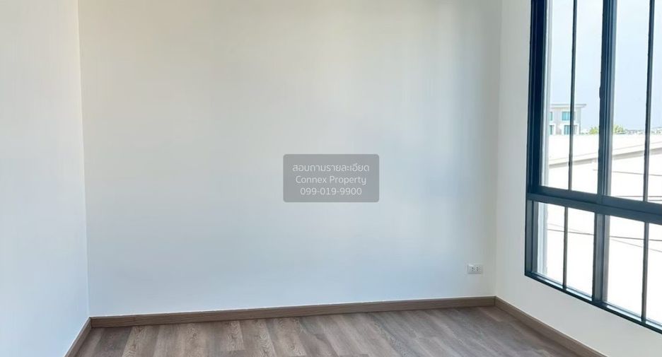 For rent 3 bedrooms townhouse in Bang Khae, Bangkok