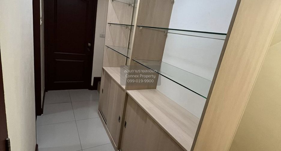 For rent 3 ベッドルーム retail Space in Bang Kapi, Bangkok