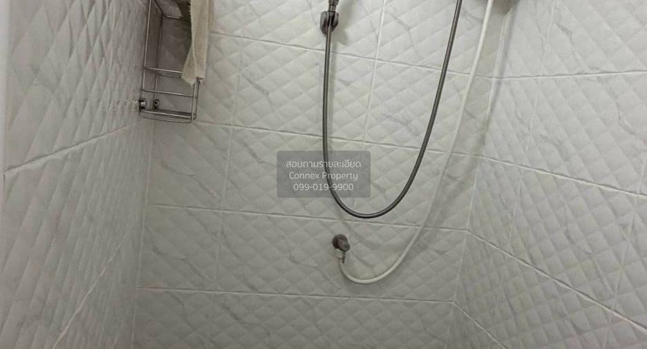 Haus zur Miete mit 3 Zimmer in Phra Khanong, Bangkok