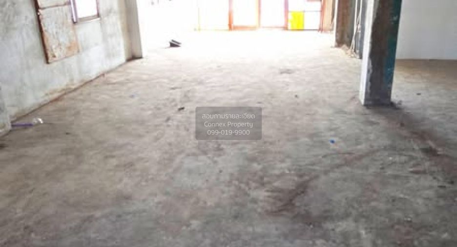 For rent 5 bedrooms retail Space in Thon Buri, Bangkok