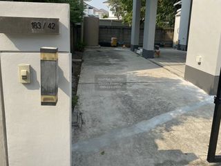 For rent 4 bedrooms house in Bang Khun Thian, Bangkok