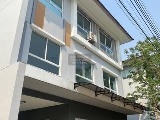 For rent 4 bedrooms house in Bang Khun Thian, Bangkok