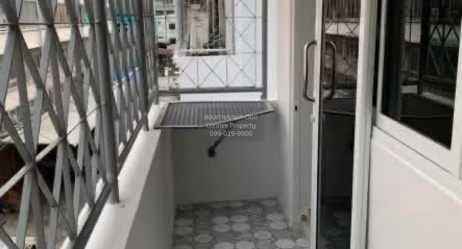 For rent 5 bedrooms retail Space in Sathon, Bangkok