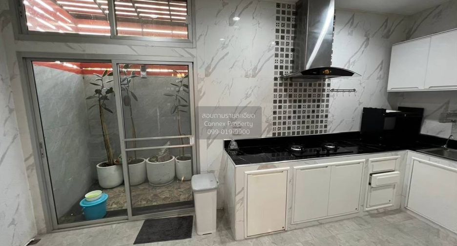 Reihenhaus zur Miete mit 5 Zimmer in Bang Khun Thian, Bangkok