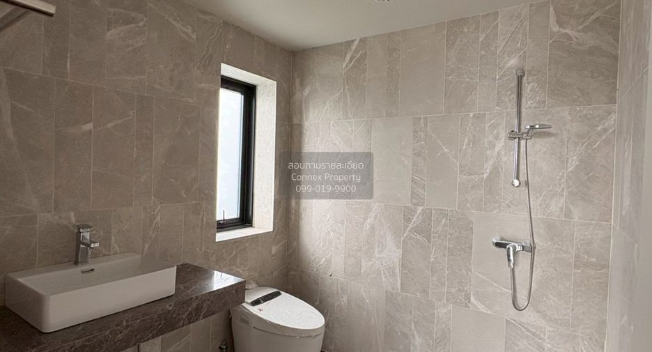 For rent 4 bedrooms townhouse in Lat Phrao, Bangkok
