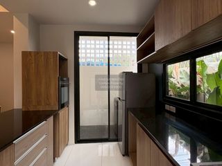 Casa adosada en alquiler de 4 habitaciones en Lat Phrao, Bangkok