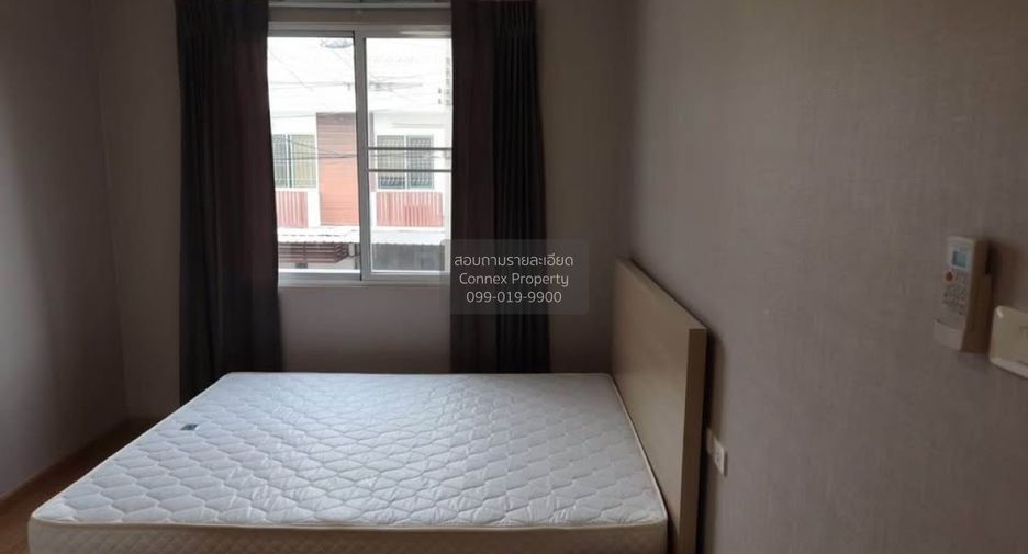 For rent 3 bedrooms townhouse in Lat Phrao, Bangkok