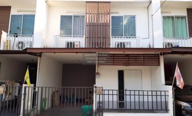 For rent 3 bedrooms townhouse in Lat Phrao, Bangkok