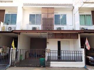 For rent 3 bedrooms townhouse in Lat Phrao, Bangkok