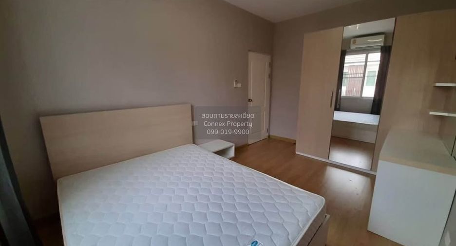 For rent 3 bedrooms townhouse in Lat Phrao, Bangkok