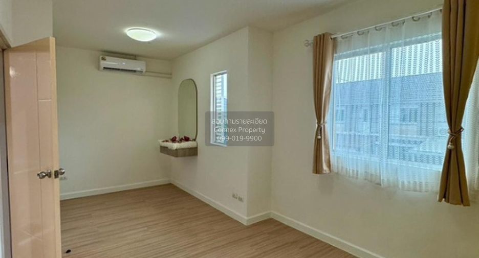 For rent 3 bedrooms townhouse in Bang Khae, Bangkok