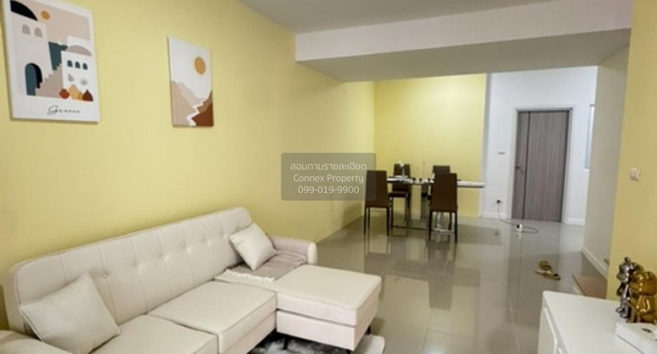 For rent 3 bedrooms townhouse in Bang Khae, Bangkok