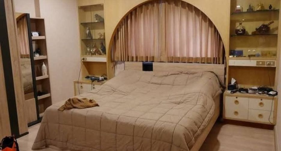 Продажа 5 спальни дом в Хуаи Кхщанг, Бангкок