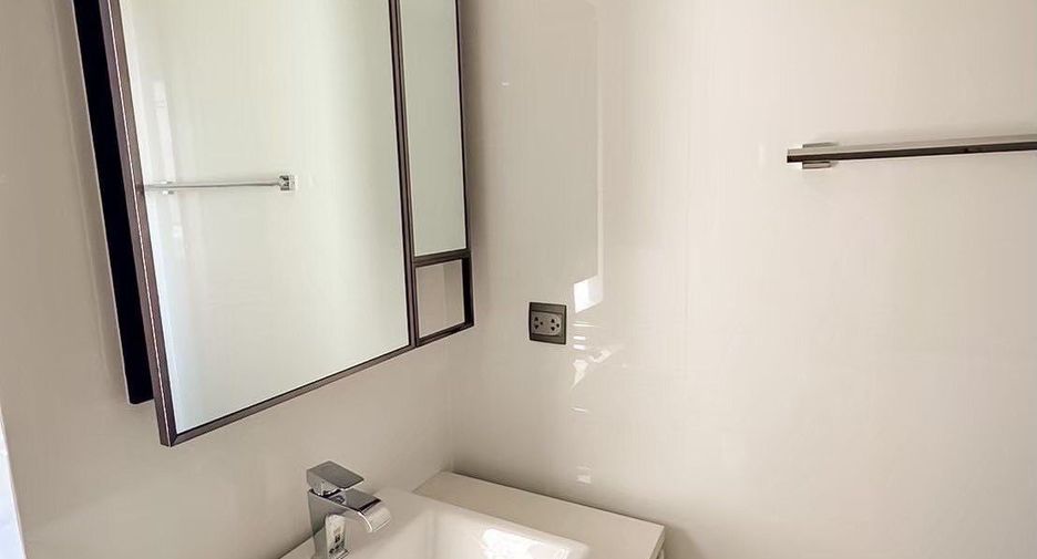 For rent 1 bed condo in Phra Khanong, Bangkok