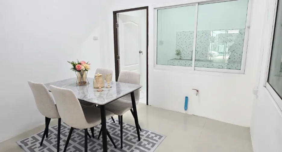For sale 2 bedrooms townhouse in East Pattaya, Pattaya