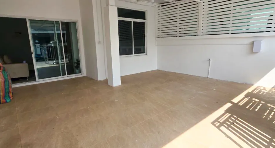 For sale 2 bedrooms townhouse in East Pattaya, Pattaya
