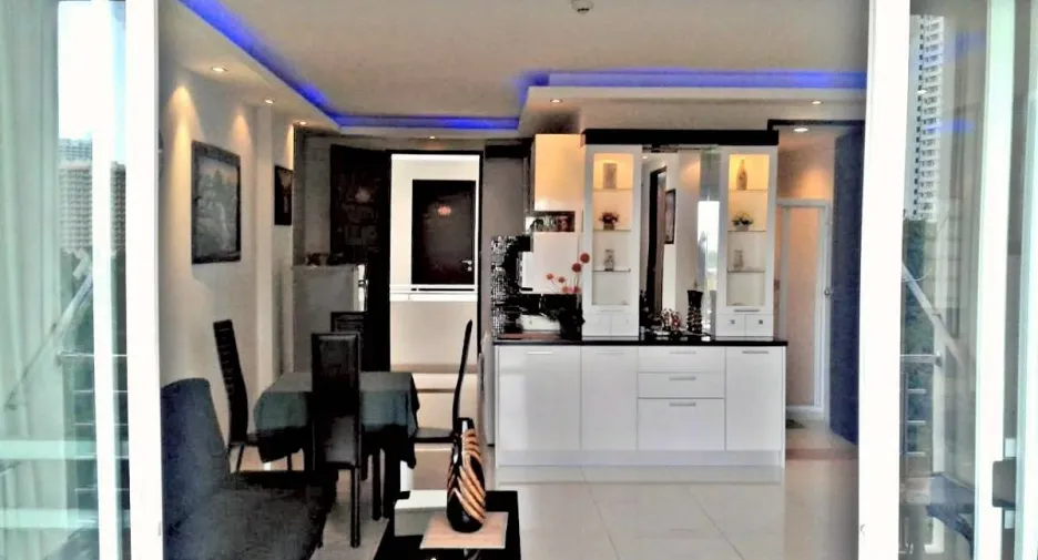 For rent 2 bedrooms condo in North Pattaya, Pattaya