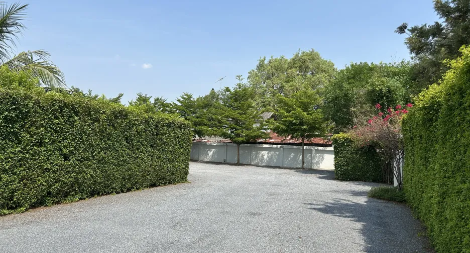 For sale 4 bedrooms hotel in Mueang Kanchanaburi, Kanchanaburi